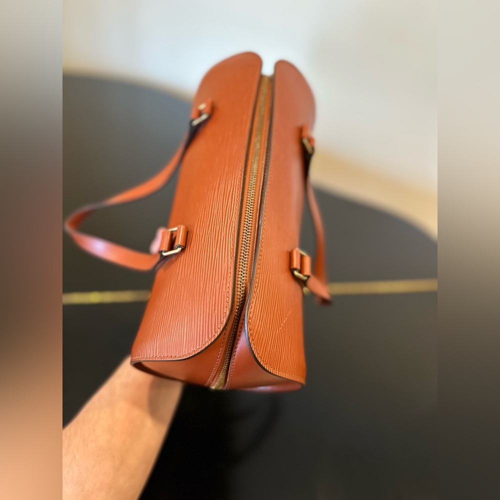 Louis Vuitton Authentic Luxury Vintage Retro RARE Minimalist Epi Soufflot Bag - Picture 9 of 17